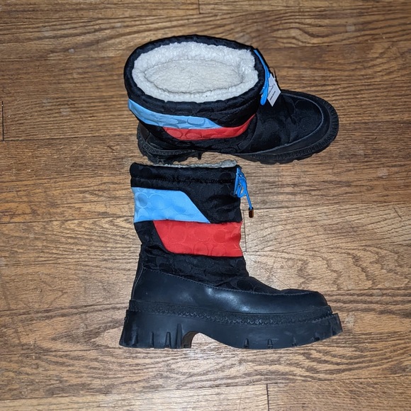 Fleece-lined Coach boots, size 7. Barely worn and cleaned. - Picture 4 of 4